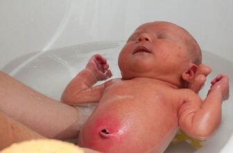 What Are the Safest Ways to Bathe My Newborn?